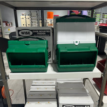 Load image into Gallery viewer, Mountable Feeder - 22 Lbs.